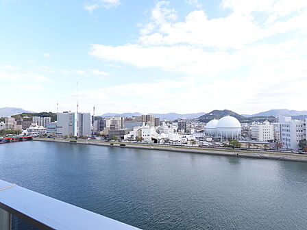 南東向きバルコニーから京橋川の眺め(眺望は永続的に保証されるものではありません)