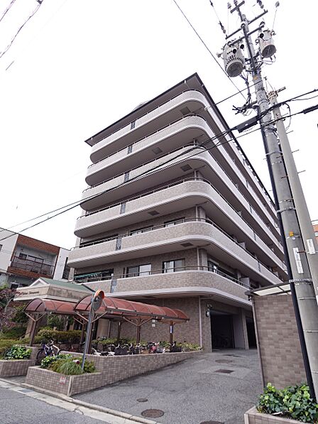 総戸数24戸、鉄筋コンクリート造7階建てのマンションです