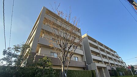 東側からの外観です。
