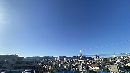 ルーフバルコニー北西側からの眺望です。(眺望は永続的に保証されるものではありません。)