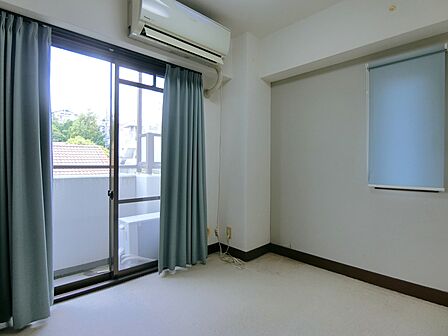 北東側洋室