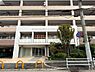 外観：エントランス側からの外観