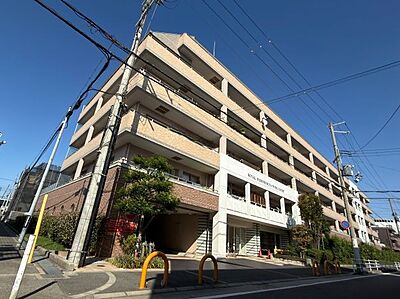 外観:2002年10月築 総戸数66戸のマンションです。 外観:2002年10月築 総戸数66戸のマンションです。