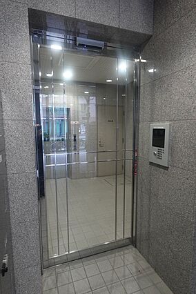 オートロックの...