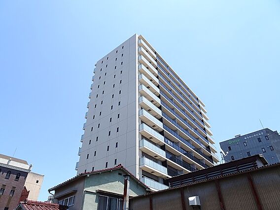 敷地南西側から...