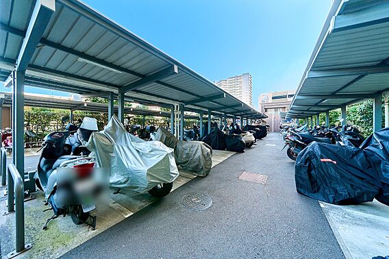 バイク置き場（...