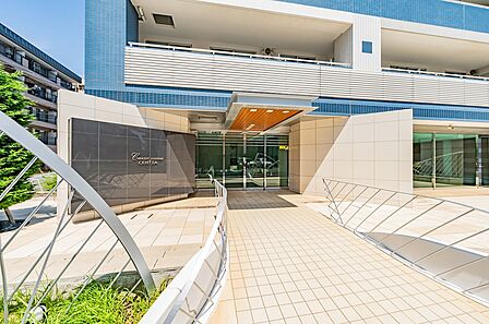 エントランス、2004年2月築、総戸数116戸のマンション