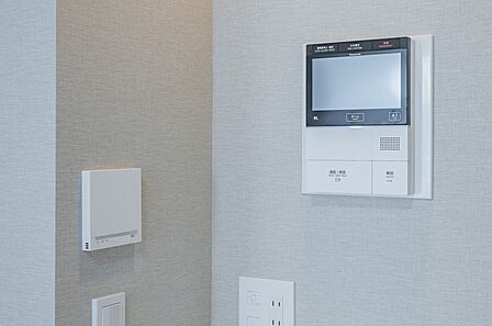 TVモニター付きインターホン、空気を乾燥させず部屋を温められる床暖房付