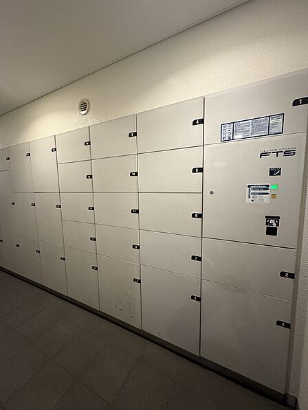不在時の荷物の受け取りに便利な宅配ボックス