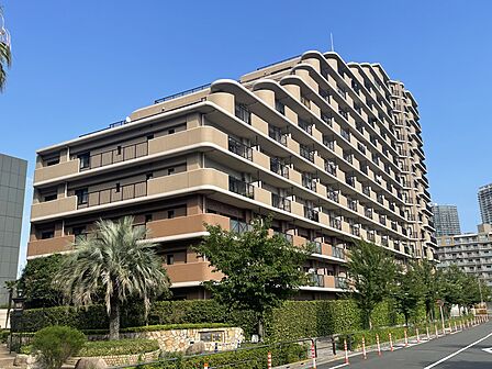タイル張りの外観