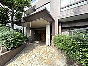 段差のない欧州風なエントランス