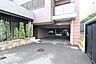 その他：敷地屋内駐車場入り口