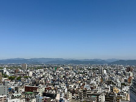 西側バルコニーからの眺望(北西方面:眺望は永続的に保証されるものではありません)
