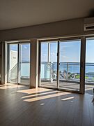 リビングより海を望む