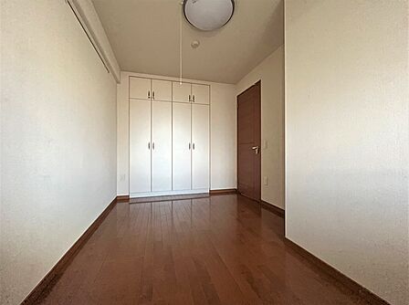 洋室　約5.6帖
