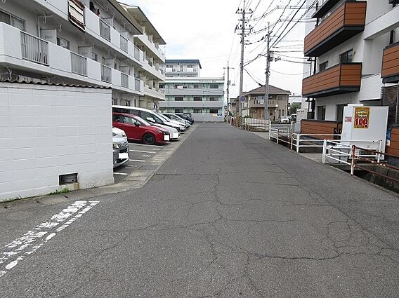 東側前面道路