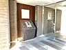 エントランス：不審者や勧誘員などが建物内に立ち入るのを防いでくれるオートロック付き。