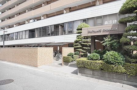 前面道路を含む外観