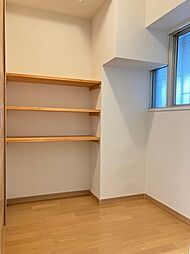 玄関横の収納スペース