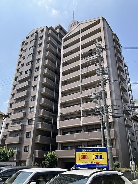 北東方向からの外観