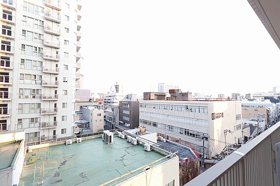 東側バルコニー...