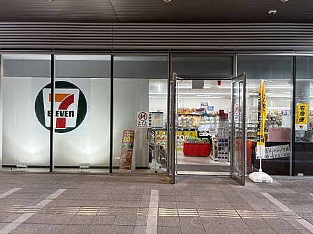 敷地内にセブンイレブン天満屋DPハレノワ店