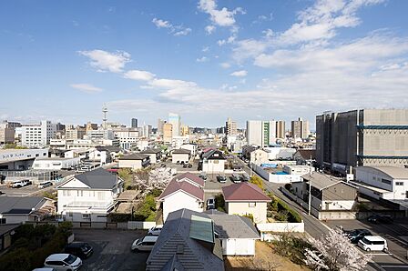 バルコニーから東向きの眺望(眺望は永続的に保証されるものではありません)