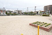 富田公園　約160m（徒歩2分）