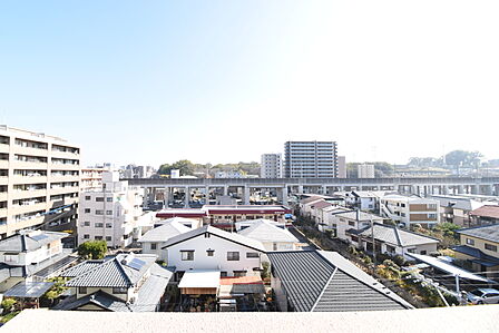 南東側バルコニーからの眺望(眺望は永続的に保証されるものではありません)