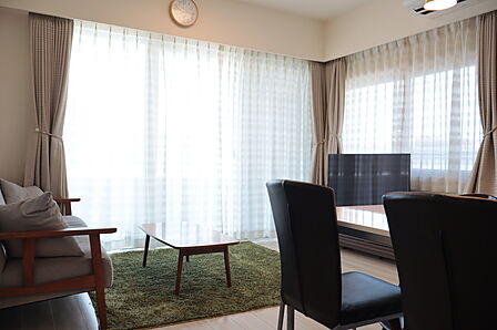南東向きの角住戸 陽当たり良好のリビングダイニング