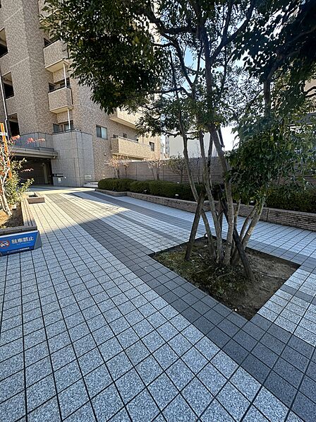 車道とは分離された歩行者用のアプローチ