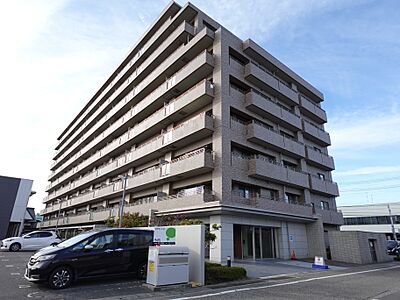 外観：9階建て総戸数76戸の「サーパス南出来島弐番館」