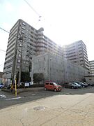 東跨線橋たもとの12階建てマンションの6階