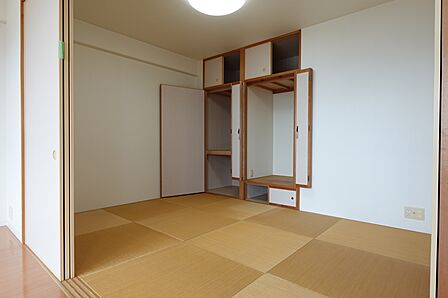 リビングと一体としても使える和室