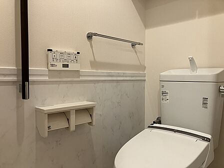 トイレ　手すり付き