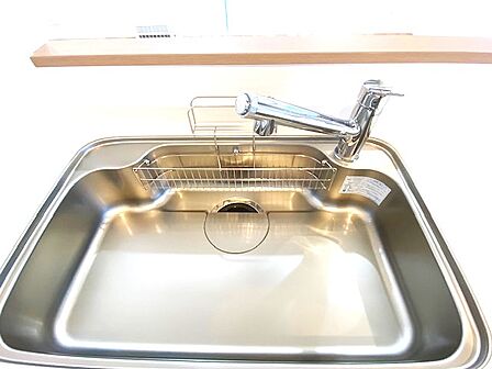 浄水器内蔵型の水栓とキッチンシンク