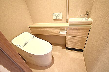 セフィオンテクト仕様の超節水トイレ(TOTO製)採用