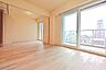 リビング/ダイニング：25階西向きの為、札幌駅、藻岩山方面を望む部屋位置です。