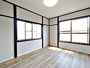 お子様にとっての初めての「自分の部屋」。学習机やベッドの配置もラクラクです。