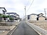 外観：前面道路は見通しが良く、車の移動もスムーズに行えます。 