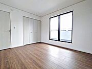 二面採光のため明るく風通し良好！全居室ペアガラスで断熱性・遮熱性があり結露が激減！