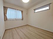 【洋室5帖】 お子様にとっての初めての「自分の部屋」。学習机やベッドの配置もラクラクです。 