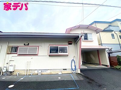 外観:リフォーム物件。80坪超のゆとりある敷地!ガレージ付き。主要道路から中に入った閑静な住宅街。買い物施設が徒歩圏内、暮らしやすいエリア! 外観:リフォーム物件。80坪超のゆとりある敷地!ガレージ付き。主要道路から中に入った閑静な住宅街。買い物施設が徒歩圏内、暮らしやすいエリア!