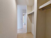 【ウォークインクローゼット】 WICは洋服、帽子、バッグなど全て収納可能！お部屋がスッキリ整理整頓できます！ 