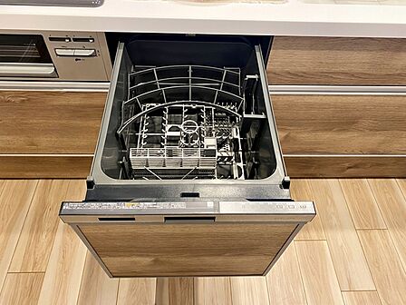 食器洗浄乾燥機は時間のかかる食器洗いを楽にしてくれる上に水道代も安くなるスグレモノ（新規取付）