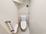 【1階トイレ】 各フロア1カ所ずつシャワー機能付トイレを設置しており、忙しい朝の混雑も解消！ 