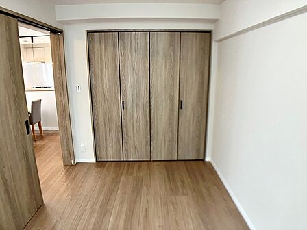 【洋室5.1帖】 独立した室内は、仕事や趣味に集中しやすい環境として活用できます。