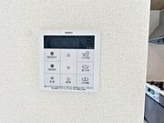 給湯機は浴室と台所にリモコンがあり、どちらからでも操作可能。呼出機能もついて便利 
