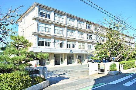 鴨江小学校(1120m)