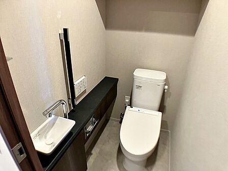 【トイレ】 温水洗浄・暖房便座の快適なトイレ